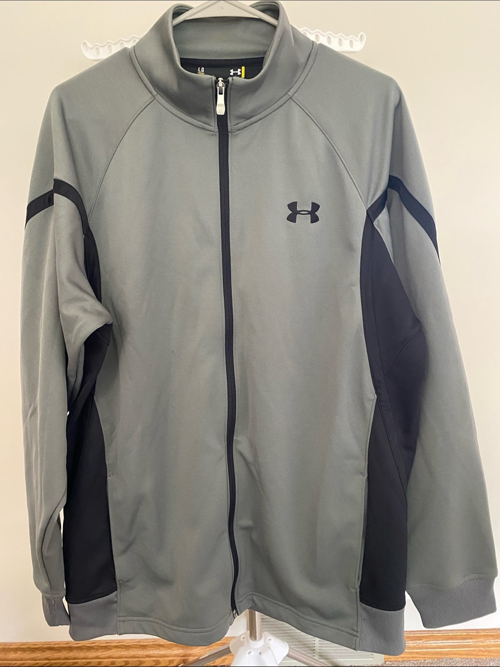 Under Armour Men's Gray and Black Zip-Front Performance Jacket - Large
